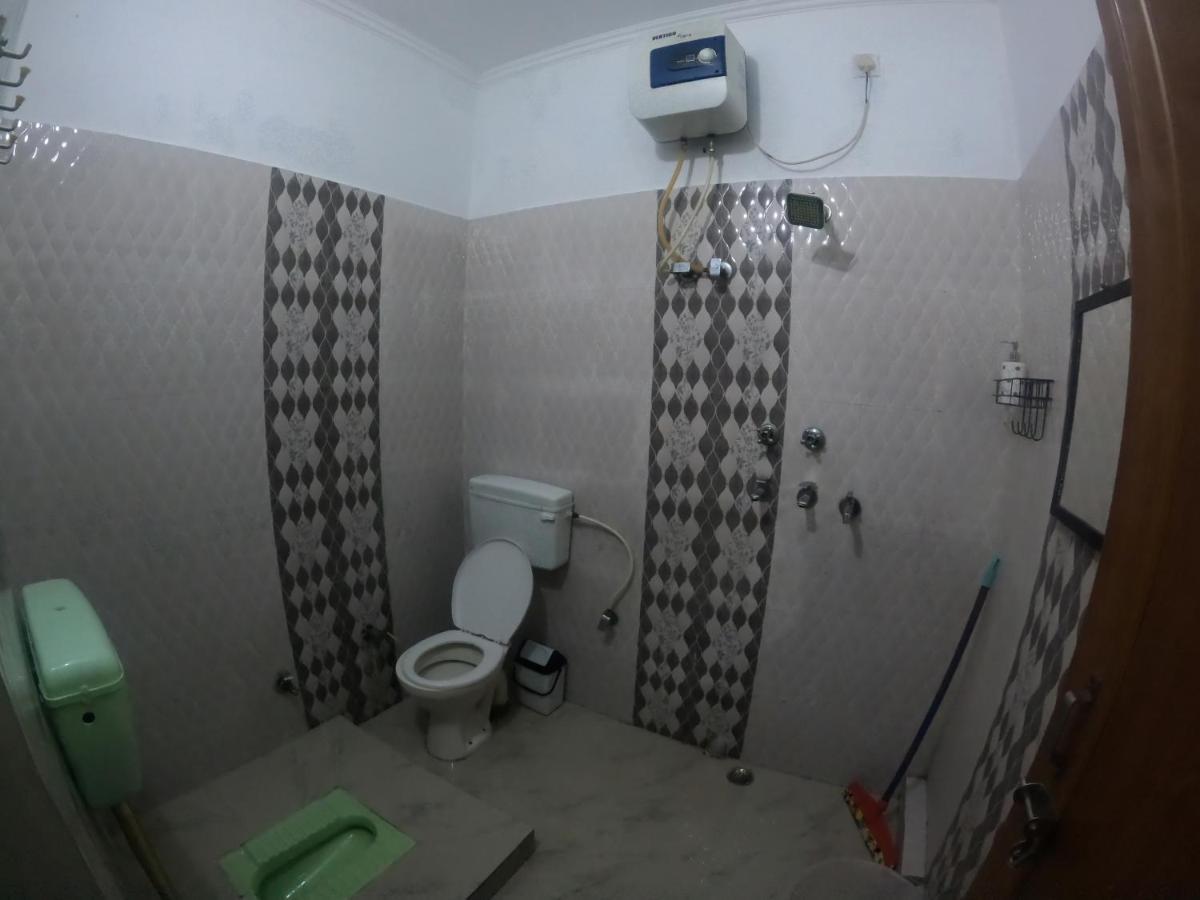 Hobbit House Hostel Рішикеш Екстер'єр фото