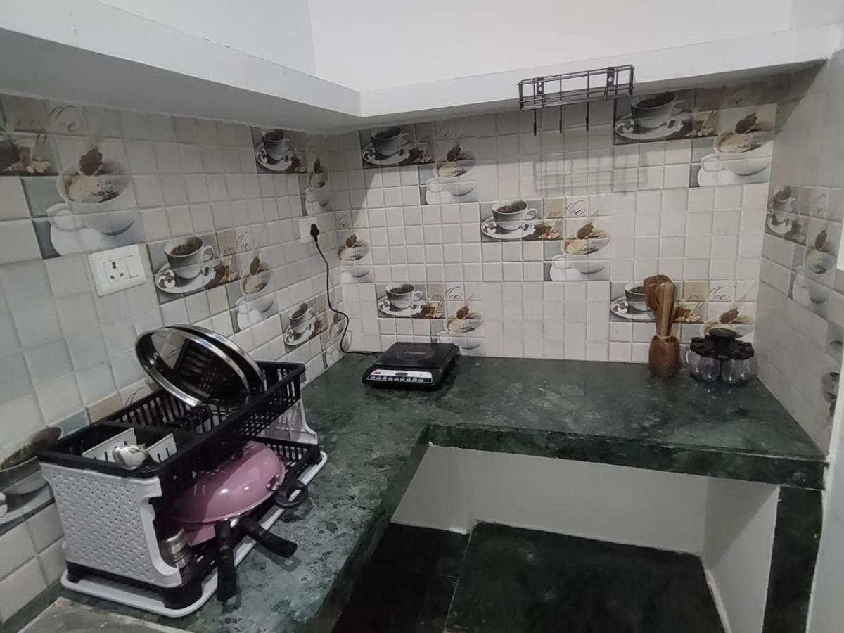 Hobbit House Hostel Рішикеш Екстер'єр фото