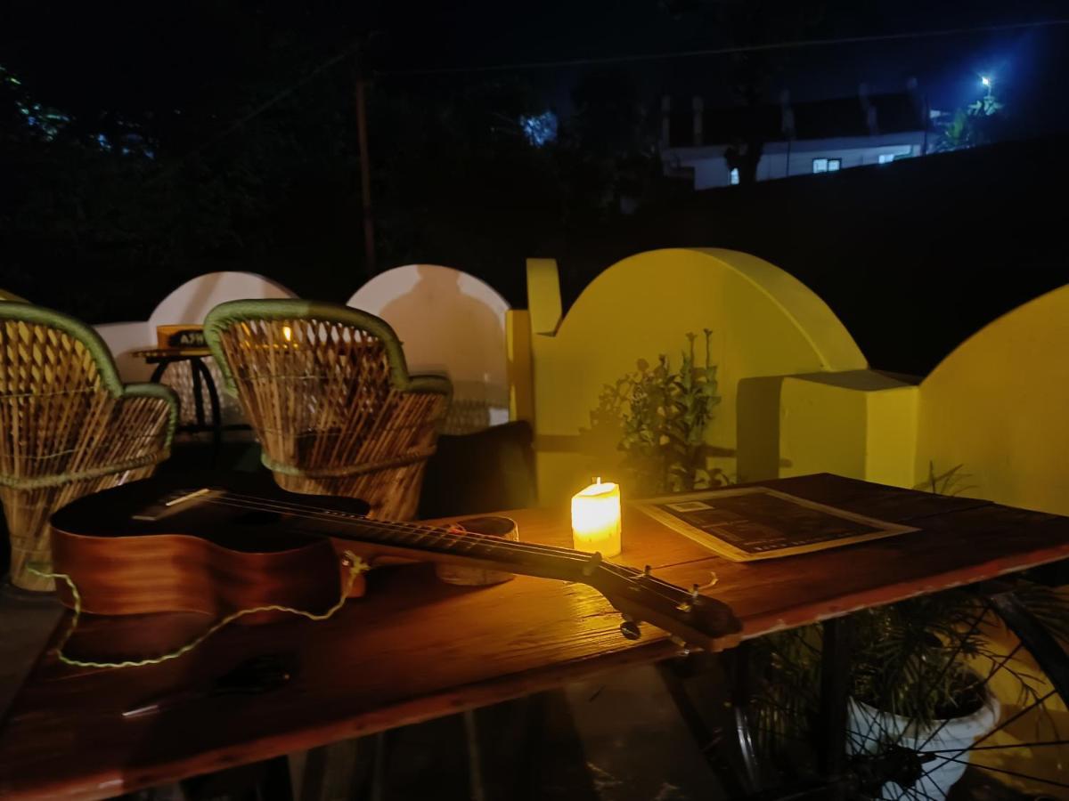 Hobbit House Hostel Рішикеш Екстер'єр фото