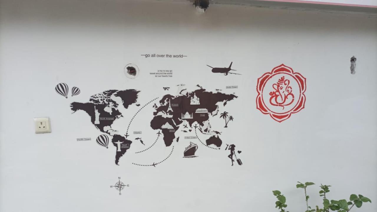Hobbit House Hostel Рішикеш Екстер'єр фото