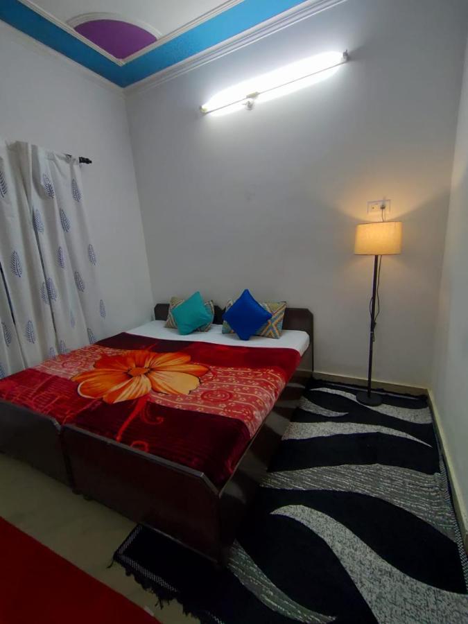 Hobbit House Hostel Рішикеш Екстер'єр фото
