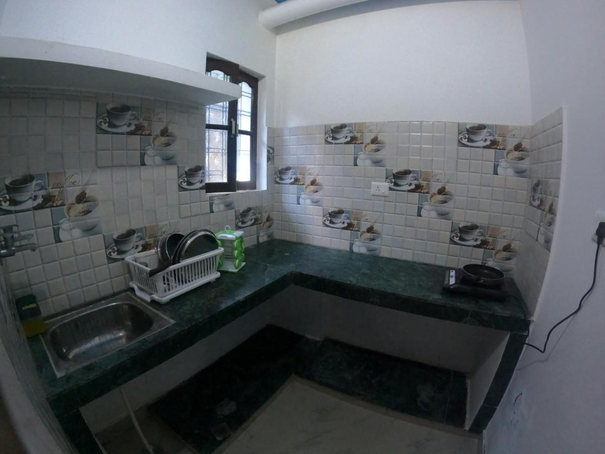 Hobbit House Hostel Рішикеш Екстер'єр фото