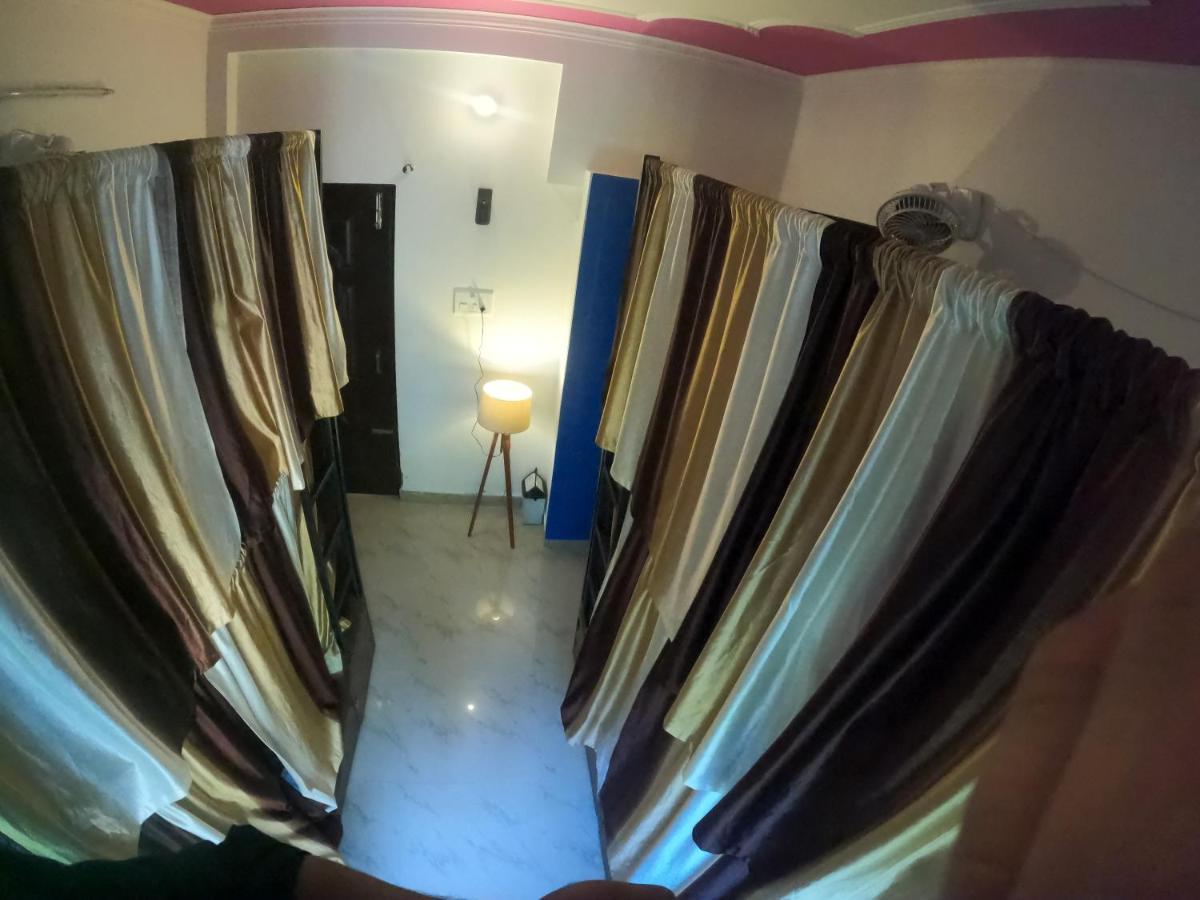 Hobbit House Hostel Рішикеш Екстер'єр фото