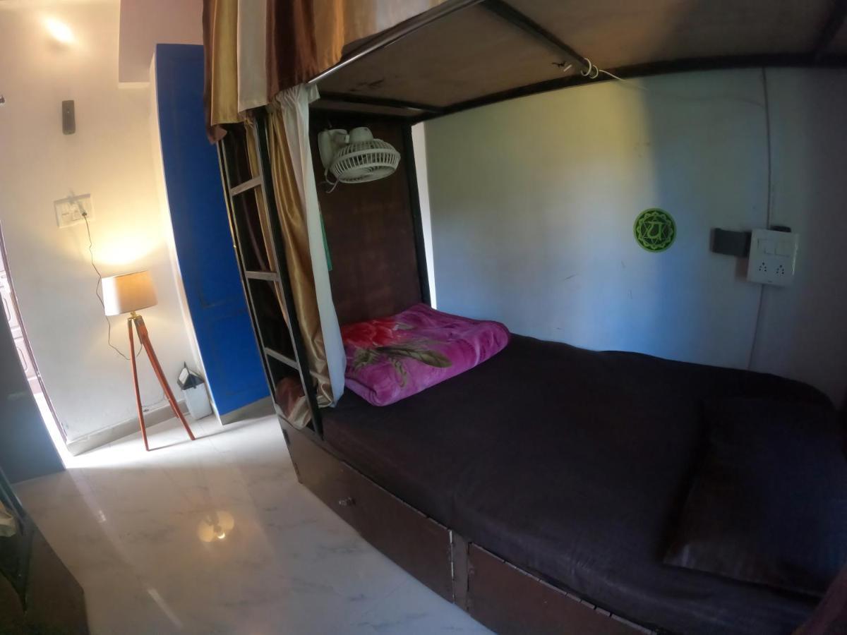 Hobbit House Hostel Рішикеш Екстер'єр фото