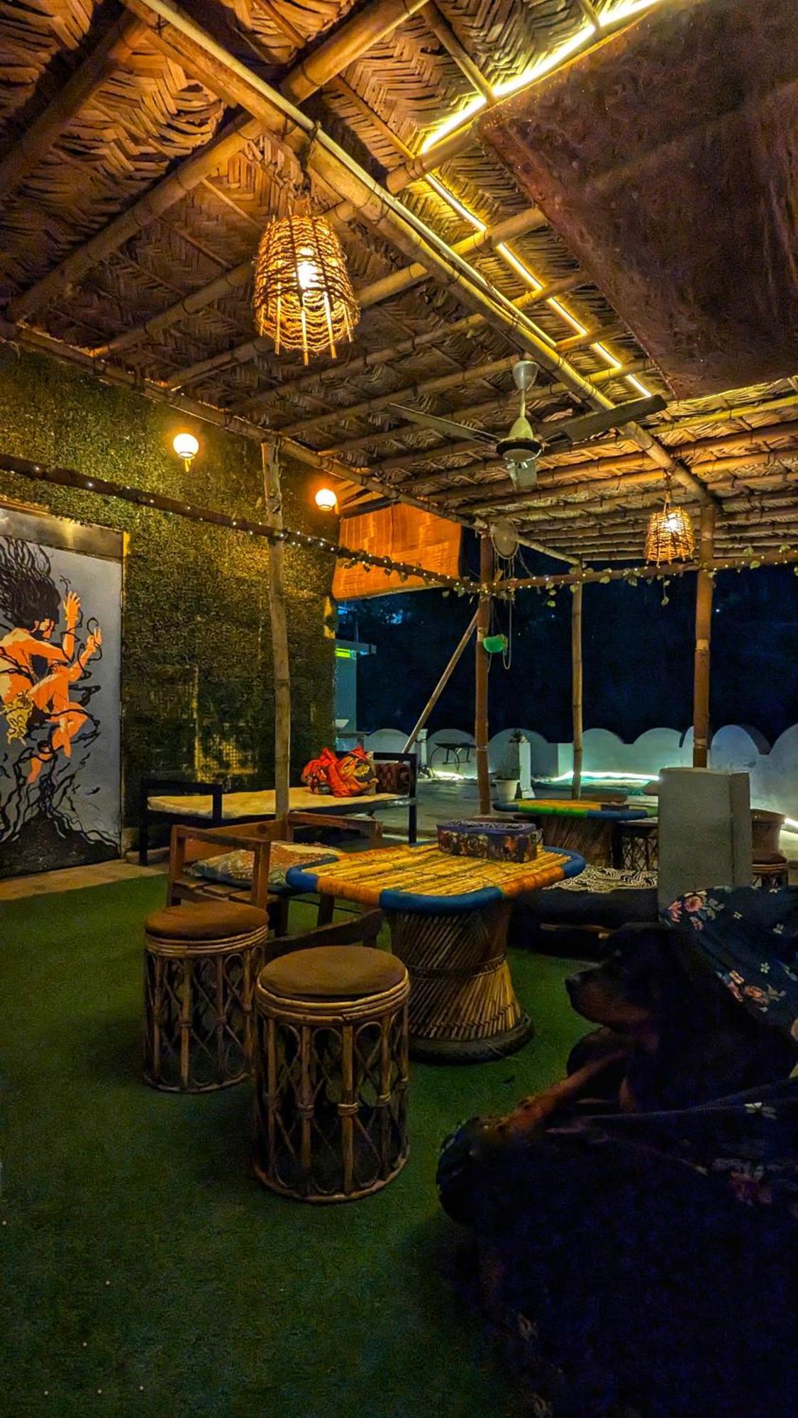 Hobbit House Hostel Рішикеш Екстер'єр фото